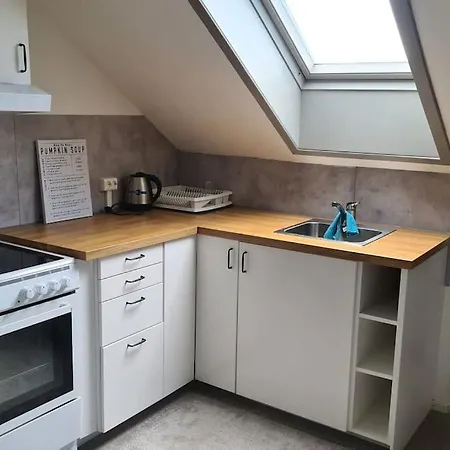 Cosey 1 Bedroom Loft With Free Parking *